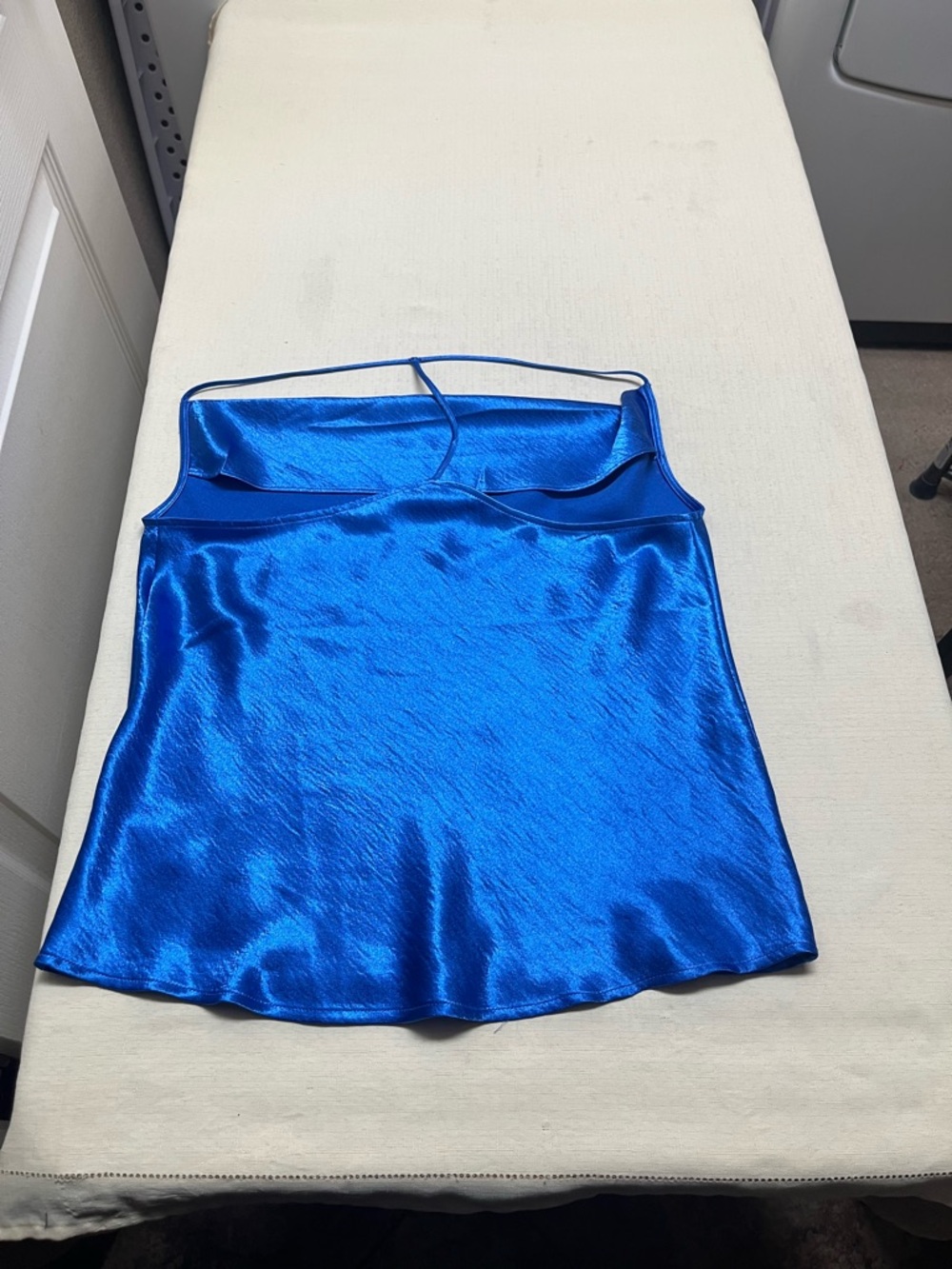 Express S vibrant blue satin cowl neck T back camisole - Picture 7 of 12